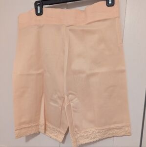 Rago of NY Women's Shapewear Cream Beige Peach size 7X 44, NIB, never worn